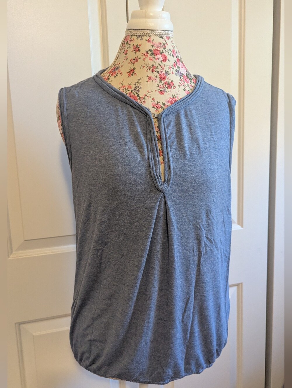 Sophie Max Sleeveless Blue Elastic Waist Soft Shirt